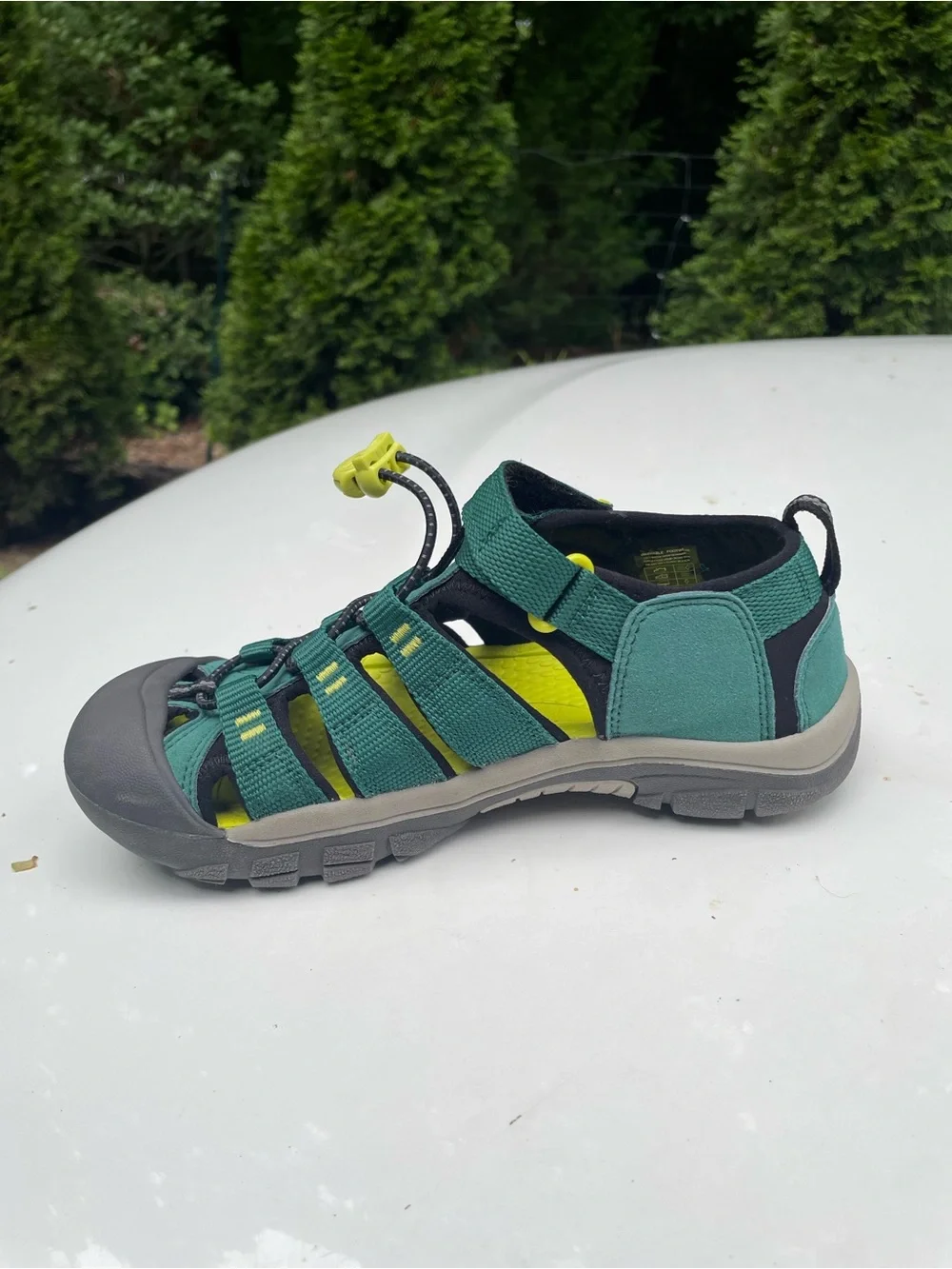 Keen Newport H2 Sandals Size 4 Big Kids